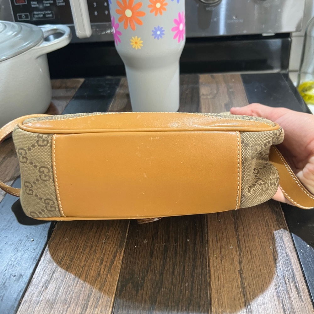 Authentic vintage Gucci Crossbody Purse - Picture 3 of 10